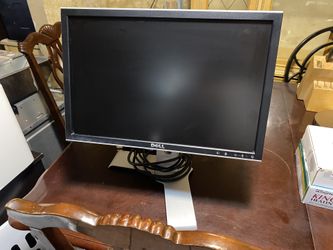 Dell 19” LCD Monitor With Adjustable Stand And Power Cord