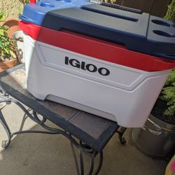 Igloo Cooler Rolling Tailgate 