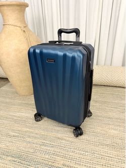 Ricardo Hardside Carry on Spinner Suitcase