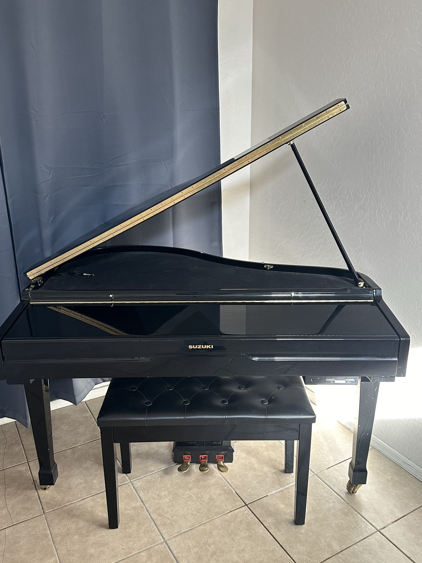 Suzuki Mini Grand Digital Piano for Sale in Glendale, AZ OfferUp