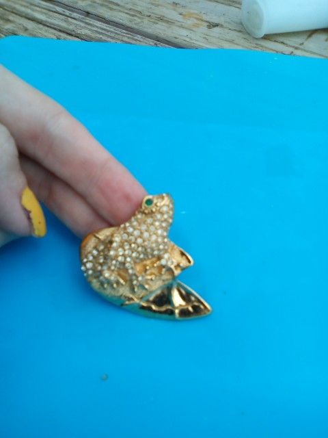 Brooch