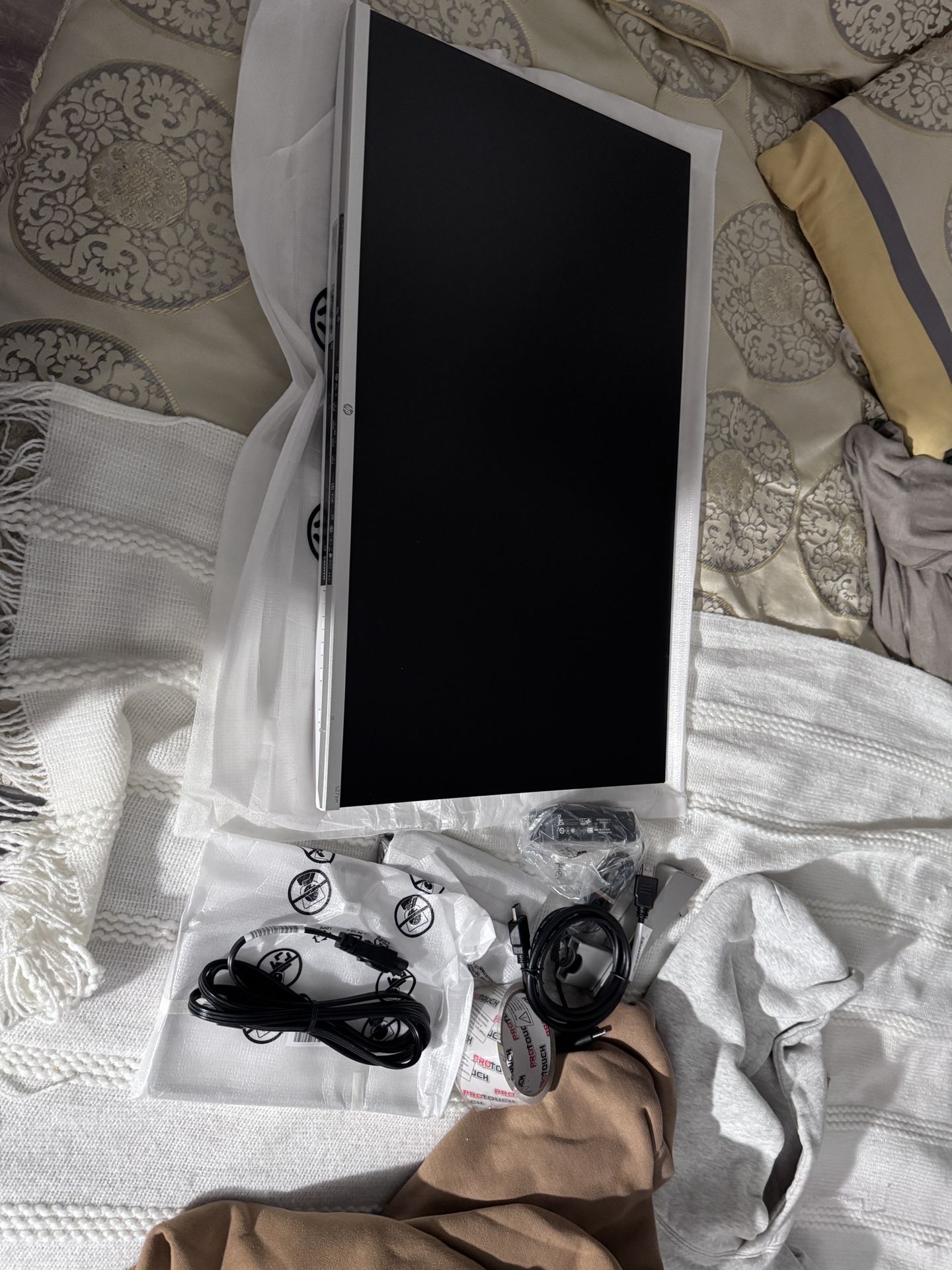 HP Series 5 27 inch FHD Monitor, Full HD Display (1920 x 1080), IPS Panel, 99% sRGB, 1500:1 Contrast