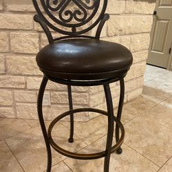 Set Of 2 Heart curlz Medallion bar chairs