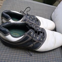 10-1/2 Footjoy Waterproof Golf Shoes. 