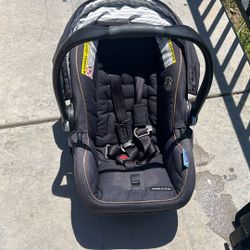 Graco Snugride35 Lite DXL Infant Car seat/base $50