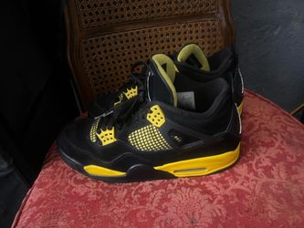Jordan’s retro 4 black and yellow size 10 men