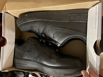 Black Air Force 1s men’s 9.5