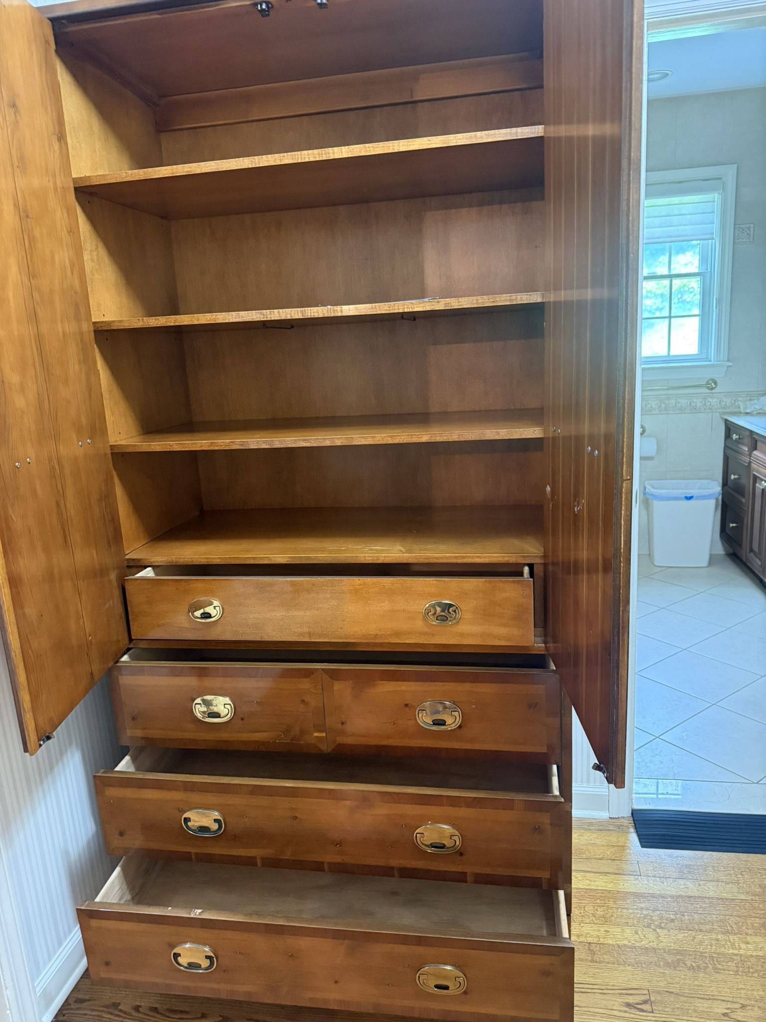 Armoire / Wardrobe Cabinet 