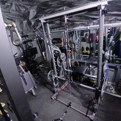 SMITH MACHINE GYM EQUIPMENT 