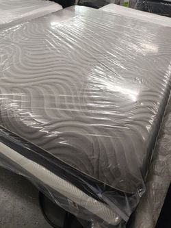 Sealy hybrid Queen Mattress 