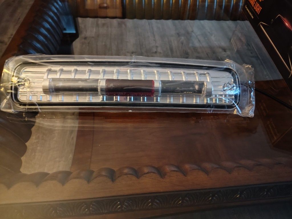 New In BOX. LED THIRD BRAKE LIGHT FOR 2009 DODGE RAM 1500 MODELS ONLY. SEE PHOTOS. CASH & PICKUP ONLY.