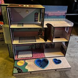 LOL OMG Dollhouse
