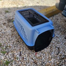 PETMATE DOG AND CAT CARRIER