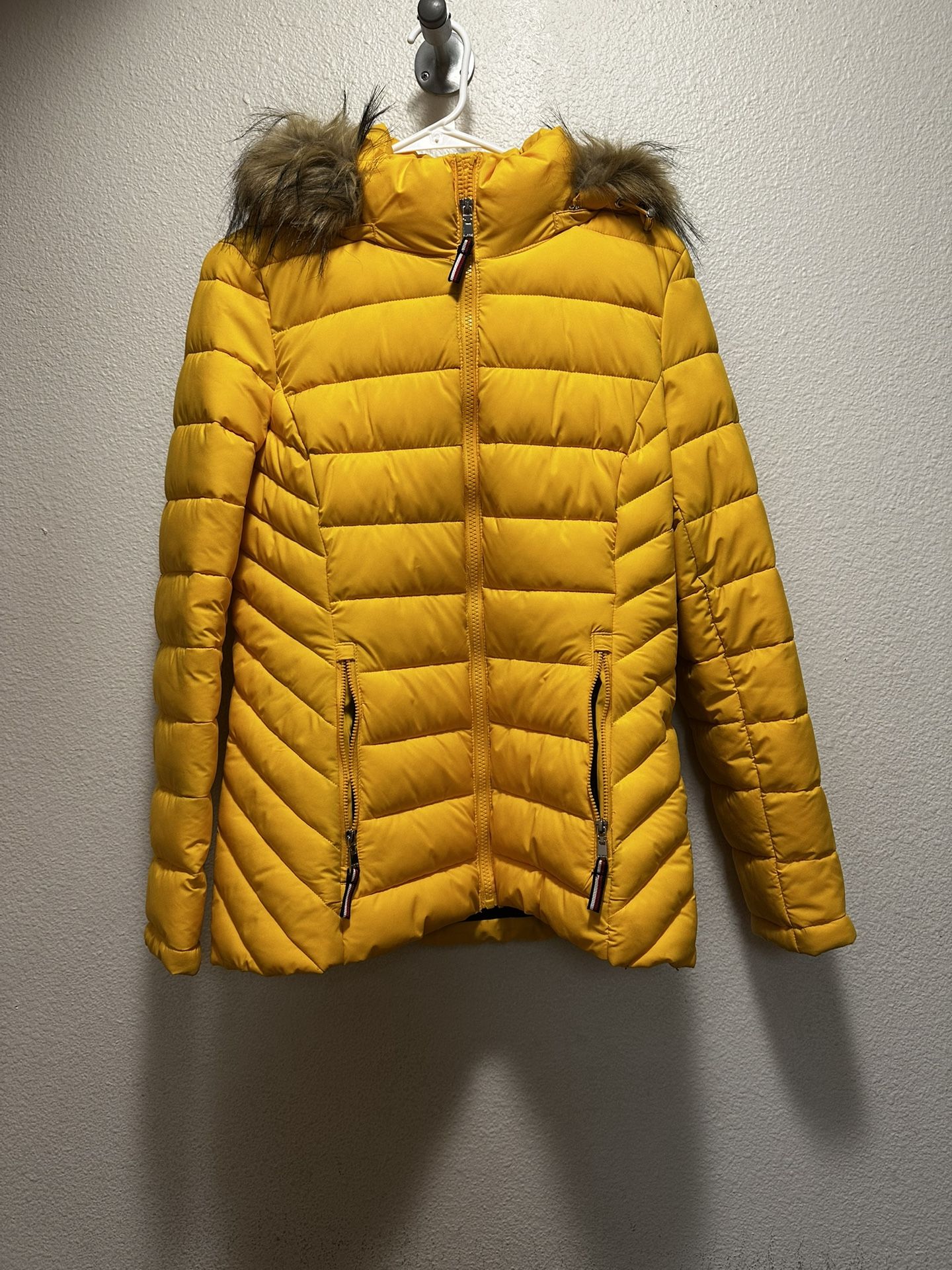 TOMMY HILFIGER YELLOW PUFFY WINTER JACKET