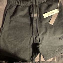 black essential shorts