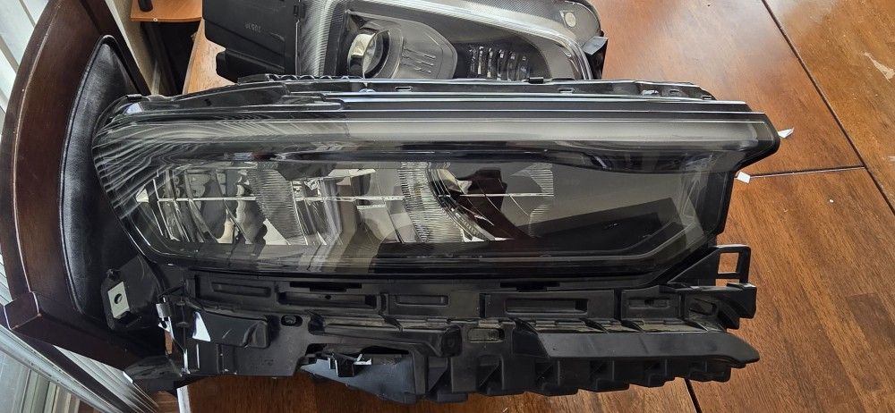 2021 2022 2023 Jeep Grand Cherokee Passenger RH LED Headlight OEM