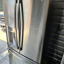 ⭐️NICE CLEAN GE FRENCH DOOR REFRIGERATOR⭐️