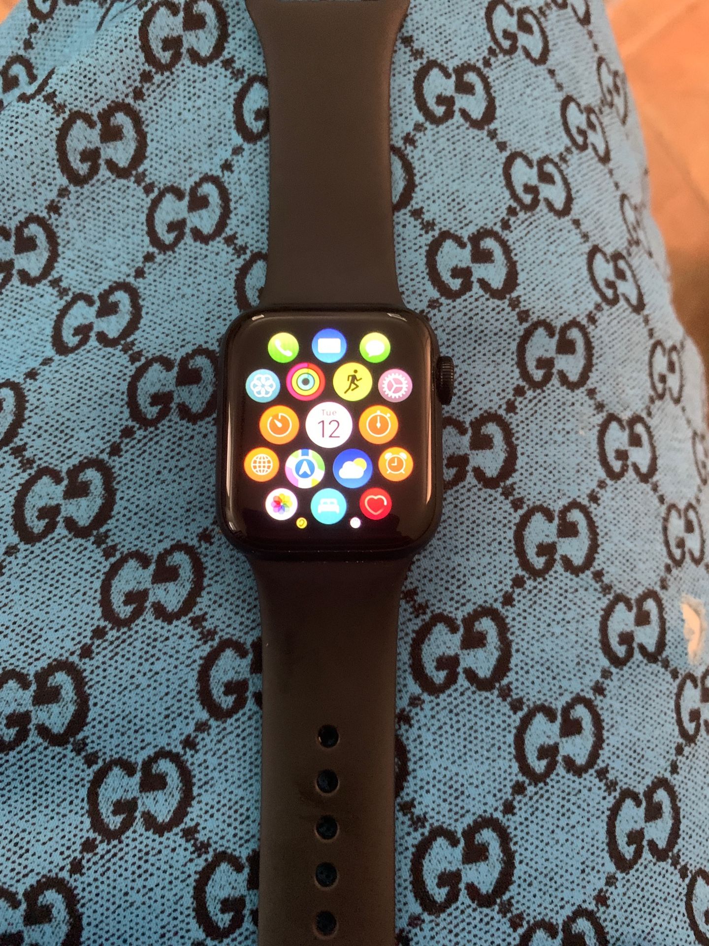 apple watch se second generation 40 mm brand new