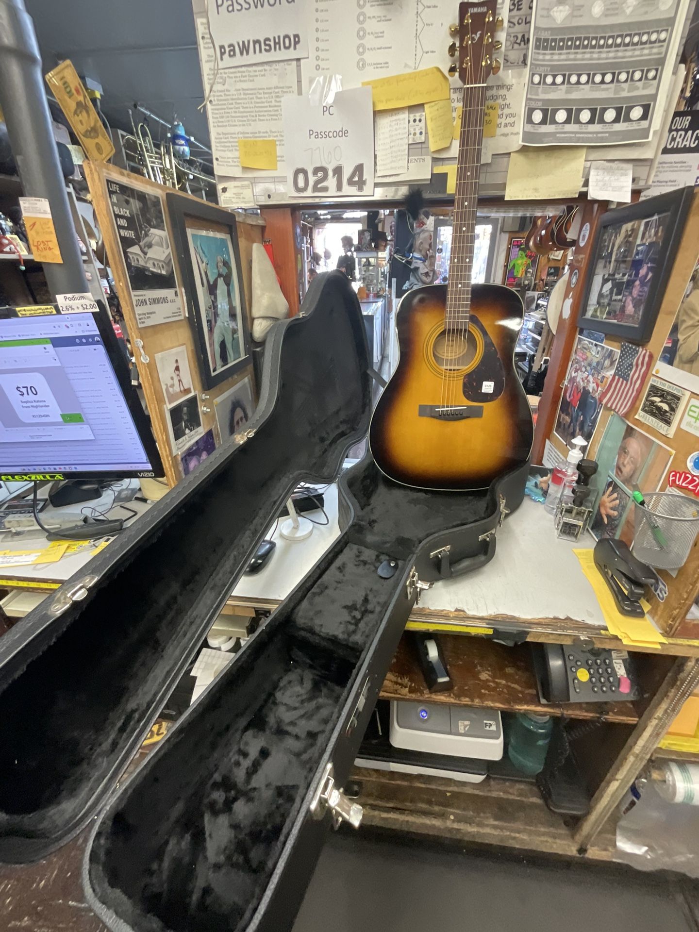 Yamaha F335 Acoustic Guitar 