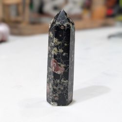 136 Gram High Quality Plum Blossom Jasper Ru Jade Stone Tower Point Crystal 