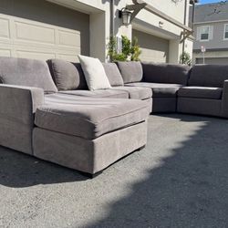 Beautiful Sectional Couch In Excellent Condition - Free Delivery 🚚 