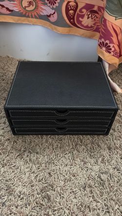 Mildly used art set