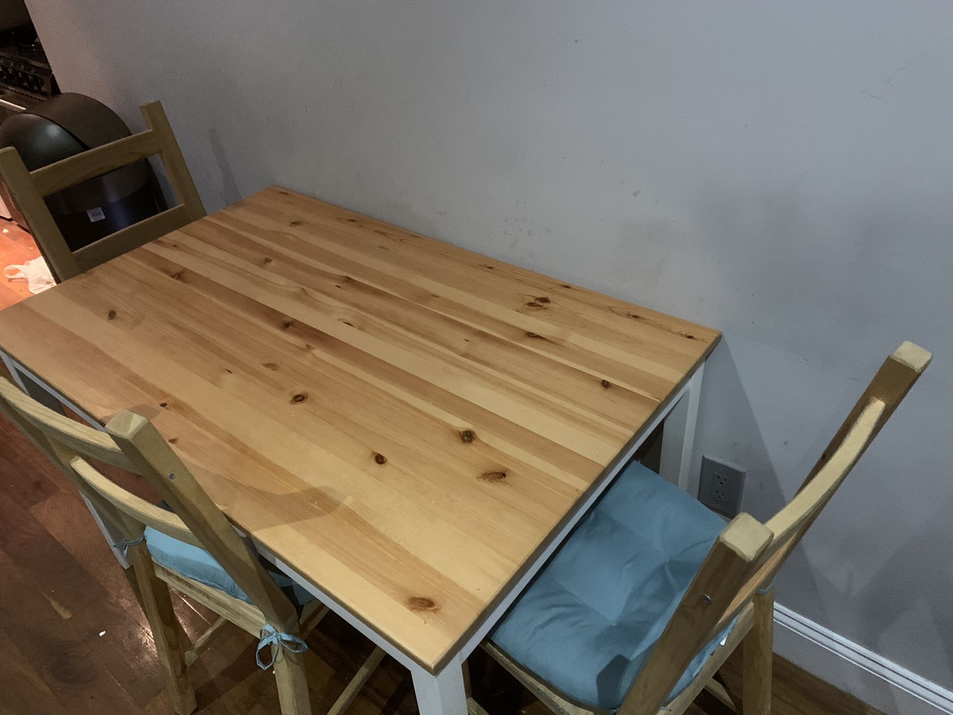 Free! Pick up in East Harlem. Dining table, includes 4 chairs
