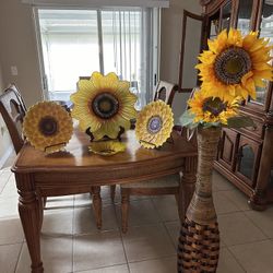 Vase And Center Pieces