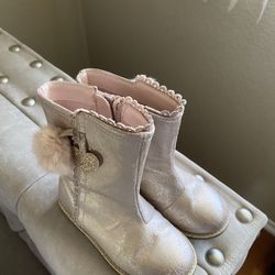 Girl size 6 pinkish boots