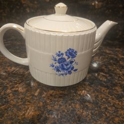 Vintage English teapot – Ellgreave England.