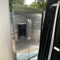 Ge 24 Qubic Ft Refrigerator Side By Side 