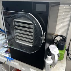 Large 6 tray harvest right freeze dryer with lots of extras