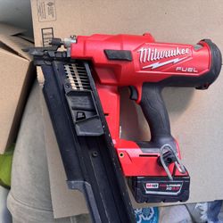 MILWAUKEE M18FUEL 21 DEGREE FRAMING NAILER WITH 3.0 BATTERY