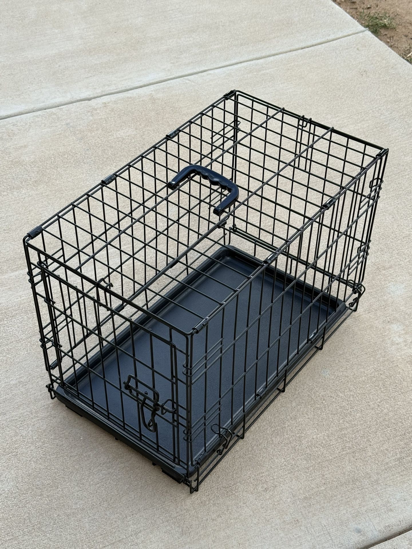 Medium Dog kennel  L.22” W.13” H.16”