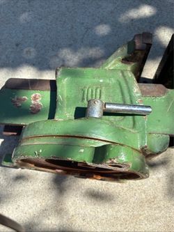 Heavy Duty Green Cast Iron  Swivel Bench Vise