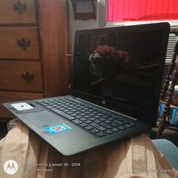 HP Stream 14 with touchscreen comes w/ Fast Charger And Laptop Bag