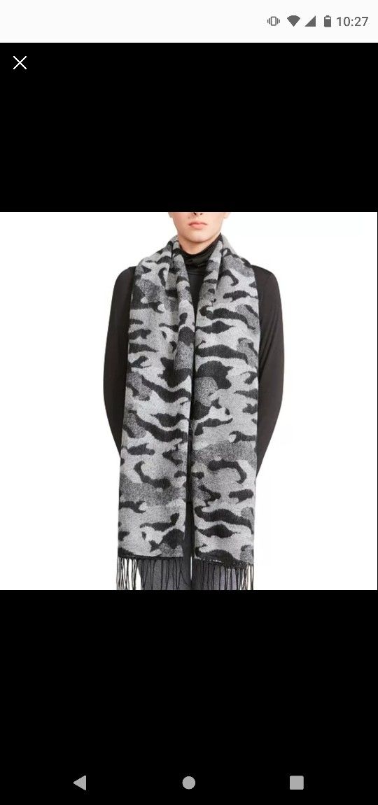 STEVE MADDEN
Fringe-Trim Camo Blanket Scarf