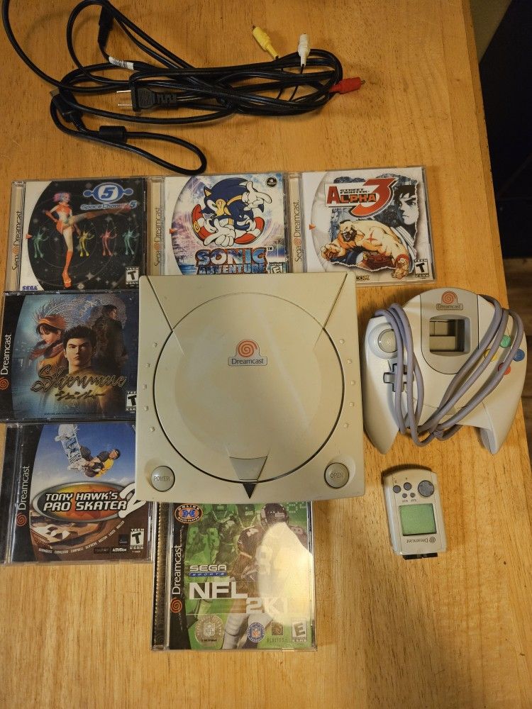 Sega Dreamcast w/ VMU + 6 games