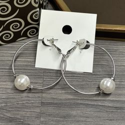 Elegant Silver Earrings With Pearls 