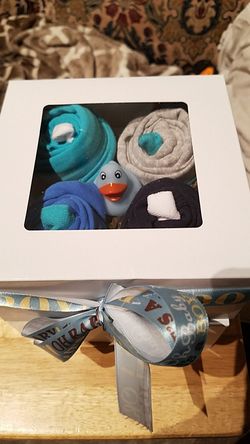 Newborn cupcakes 4 oneses and 2 pair of socks