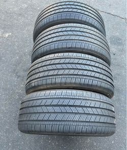 215 55 17 Michelín I'm selling this set of tires with 80% life left on all 4