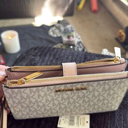 Michael Kors Wallet And Wristlet