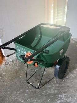 Scotts Turf Builder Broadcast Spreader