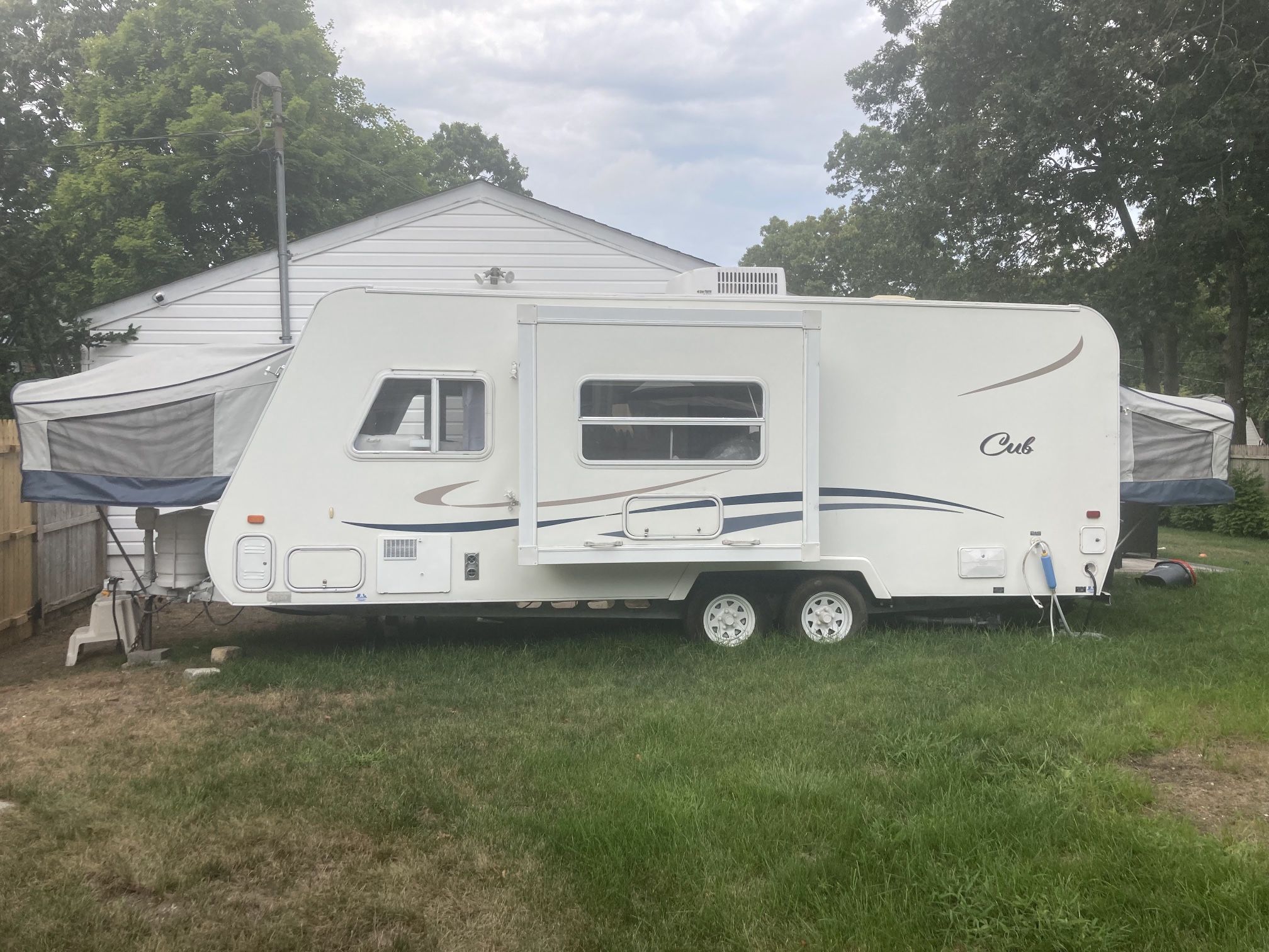 2001 Aero Lite Cub 23 Foot Hybrid Camper