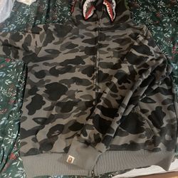 Bape zip up (throw offers)