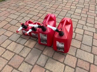 4 gas cans. 2 x 5 gallon and 2 x 1 gallon