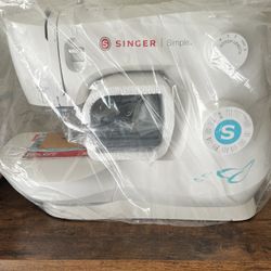 SINGER SIMPLE/ BRAND NEW NEVER OPENED 