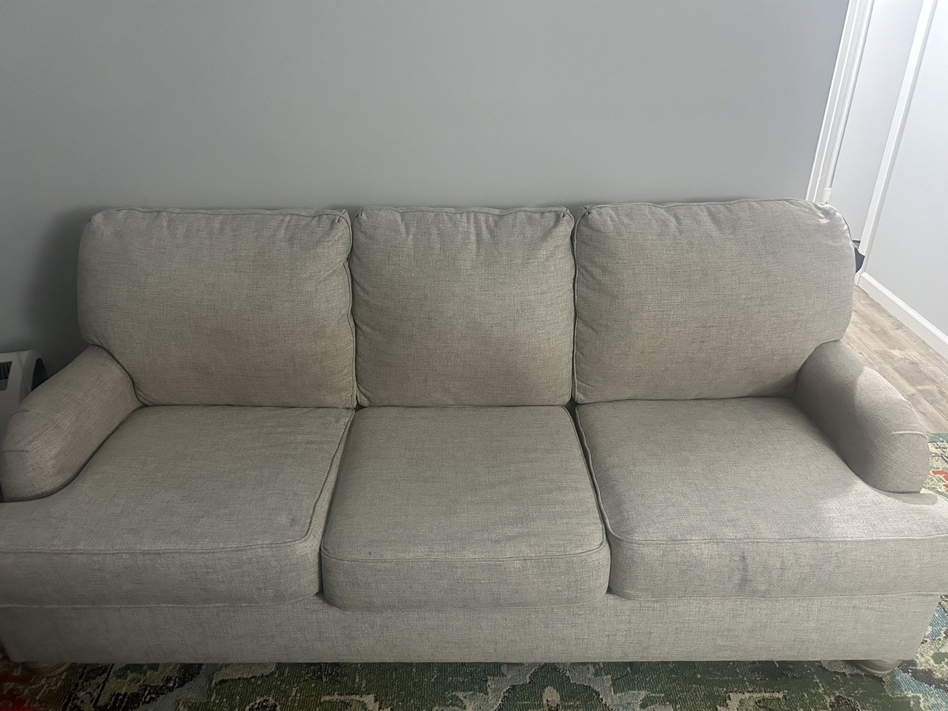 Trixie/Traemore Sofa With 4 Original PILLOW CASES