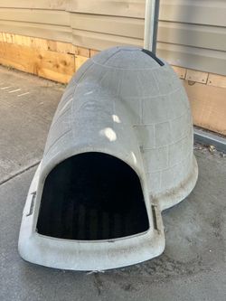 Igloo dog or cat house