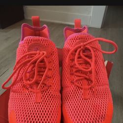 Women Nike $20 Size 8 